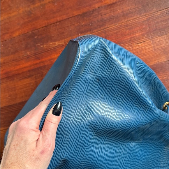 Louis Vuitton Epi Noe Bucket Bag - Picture 8 of 12